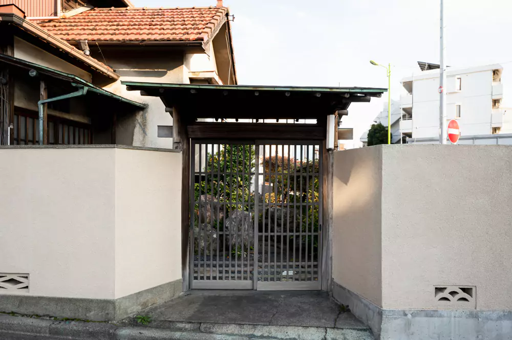 What Are Alleyway Gates