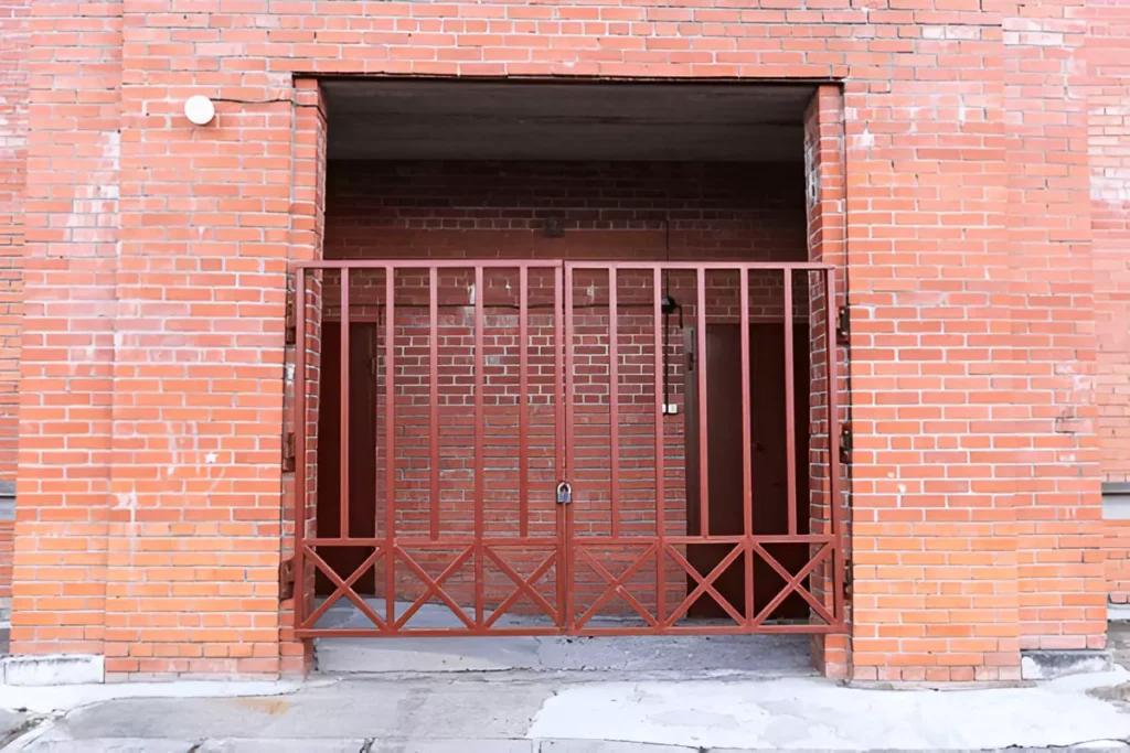 Enhancing Home Security with Alleyway Gates